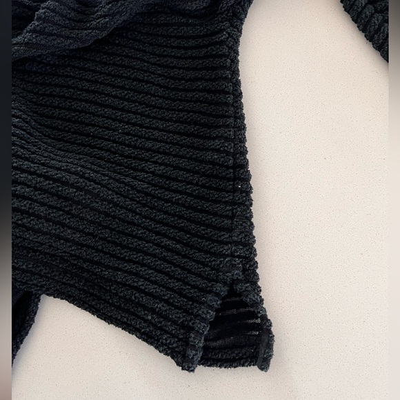 Semi-sheer Club Monaco Top - Picture 2 of 5